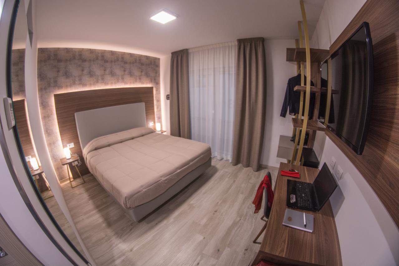 8Room Hotel Catane Extérieur photo