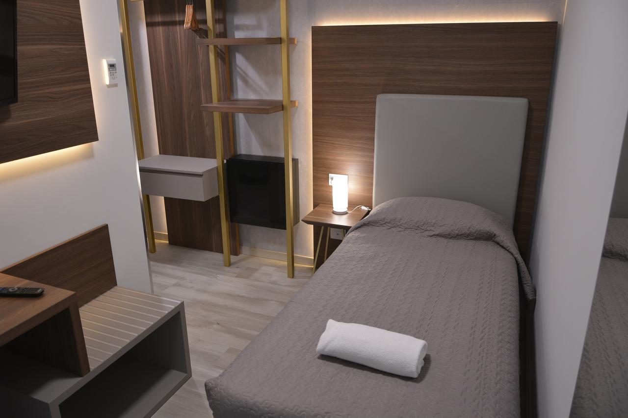 8Room Hotel Catane Extérieur photo