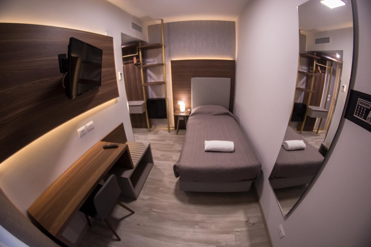 8Room Hotel Catane Extérieur photo