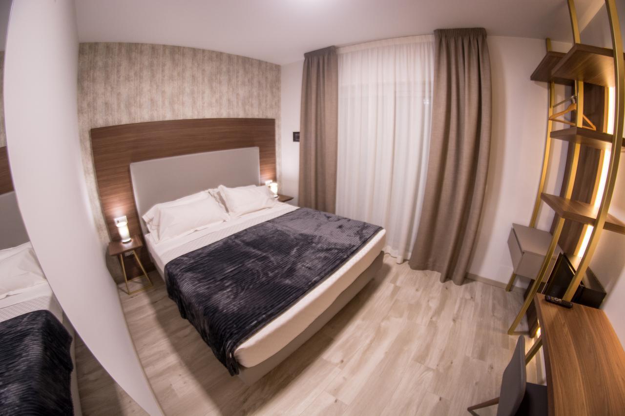 8Room Hotel Catane Extérieur photo