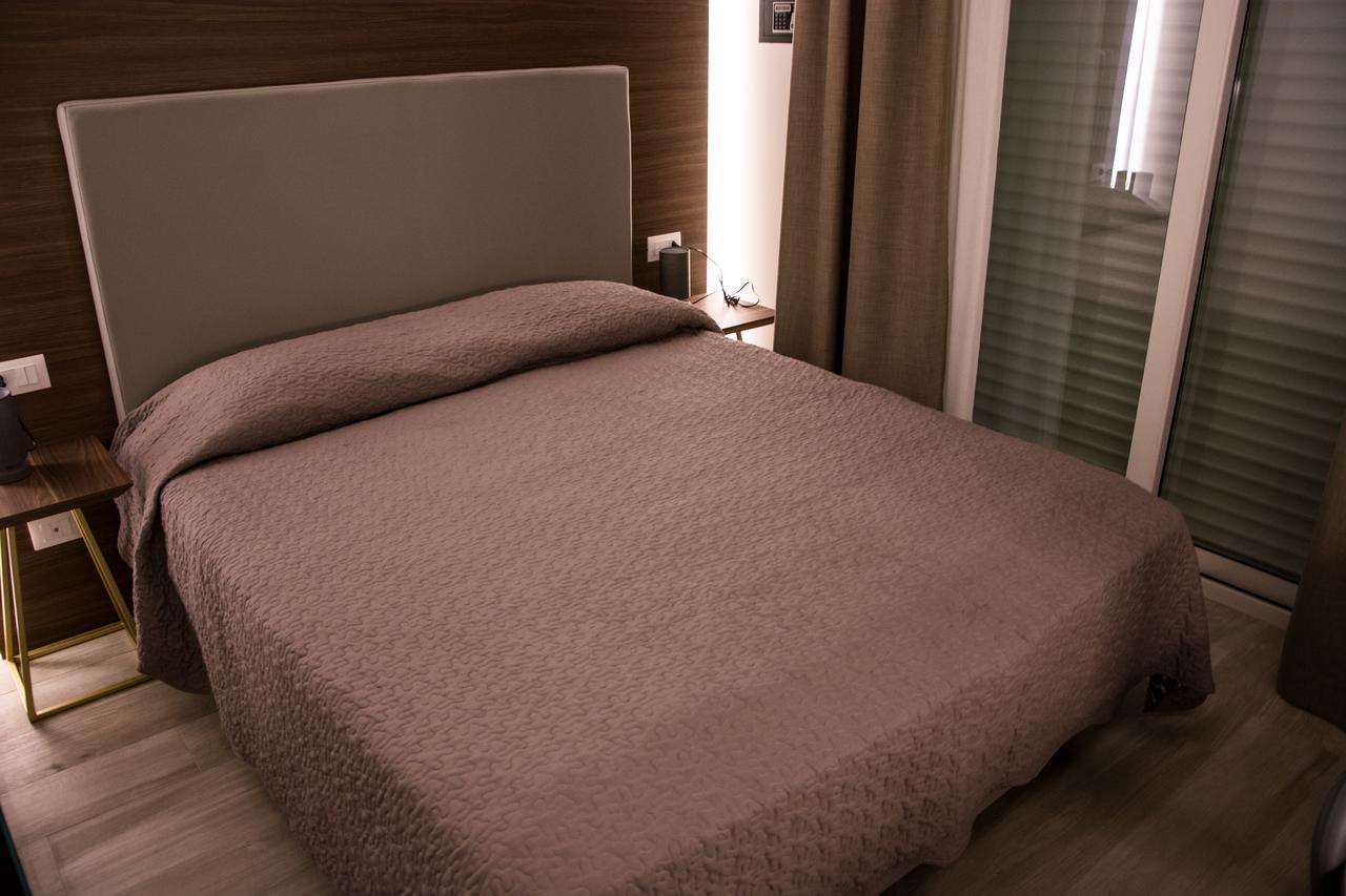 8Room Hotel Catane Extérieur photo
