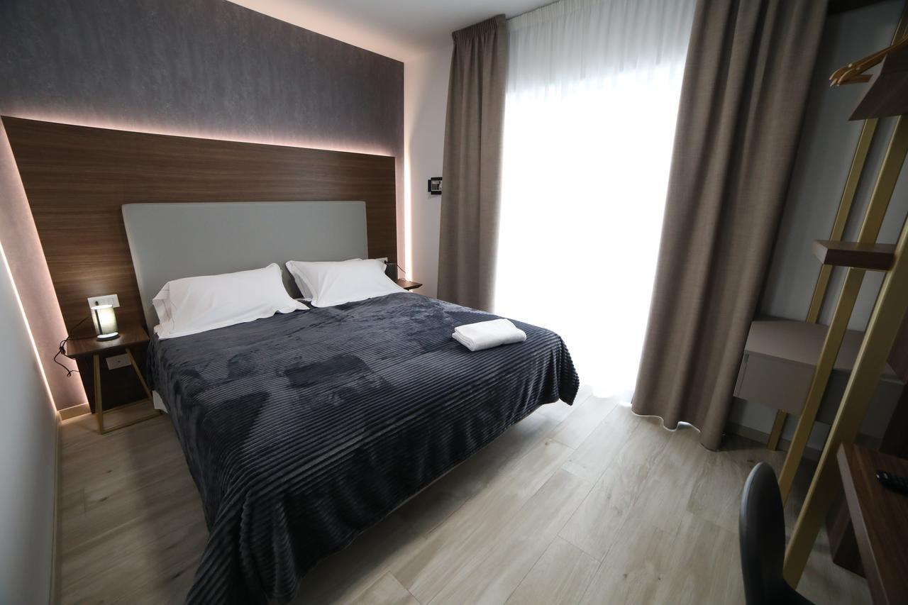 8Room Hotel Catane Extérieur photo